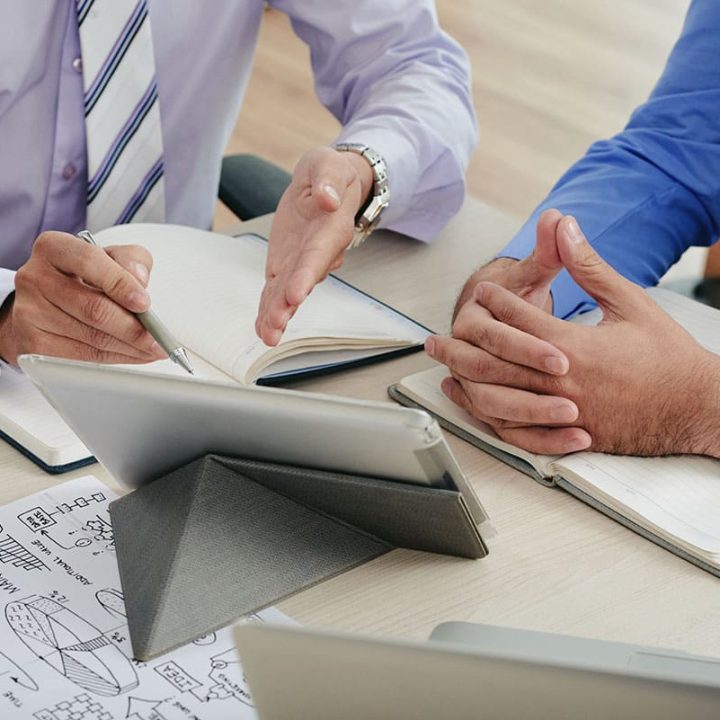 cropped-colleagues-generating-business-ideas